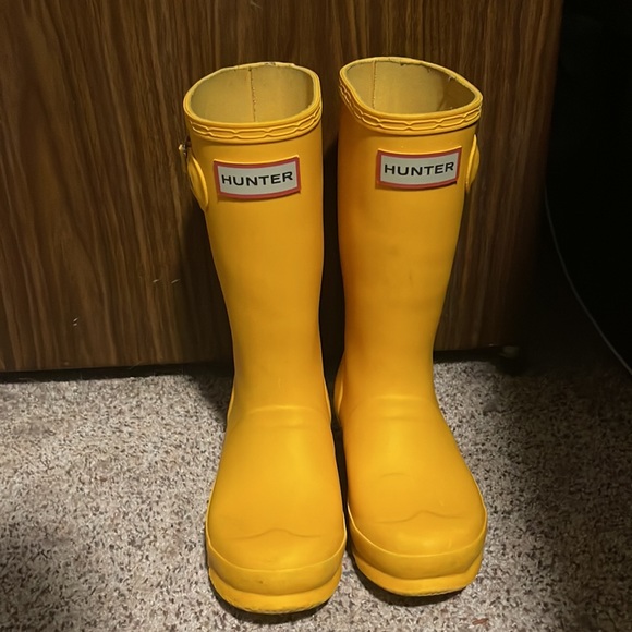 Both pair were worn less than 5 times
Adult:size8
Child:size13 - Picture 2 of 4